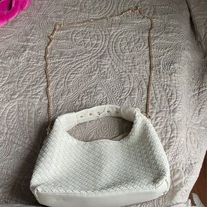 Urban Expressions White Woven Crossbody Bag with Gold Chain